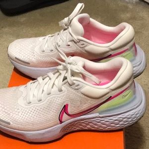 Brand New Never Worn women’s Nike ZoomX Invincible Run. Size 9